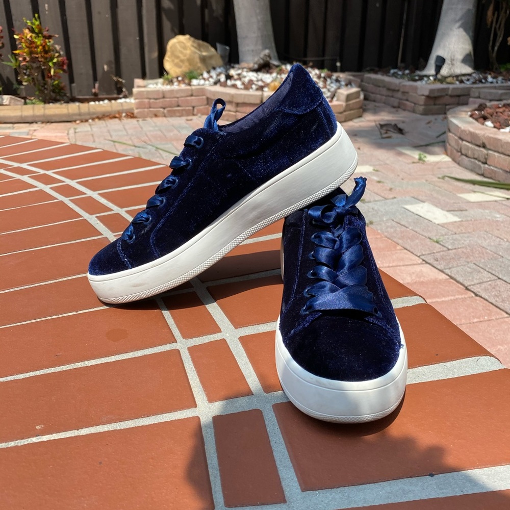 Blue VELVET Steve Madden sneakers